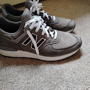 Men's Gray Athletic Shoes